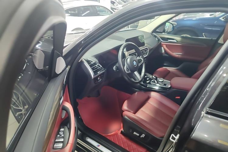 Used BMW X3 2022 Second Facelift xDrive30i Leading Edition M Night Sky Package Driver Seat
