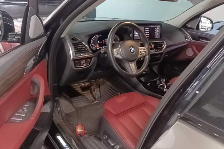 Used BMW X3 2022 Second Facelift xDrive30i Leading Edition M Night Sky Package Driver Seat