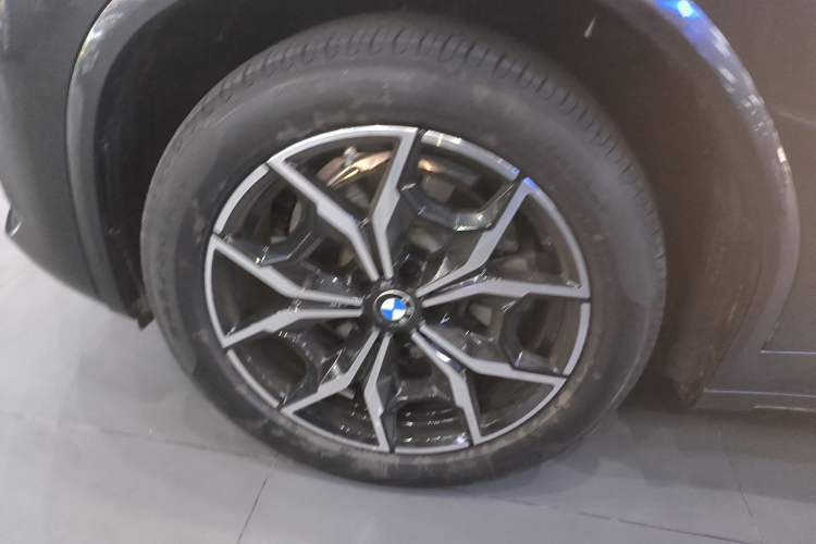 Used BMW X3 2022 xDrive25i M Sport Package Left Front Wheel Hub