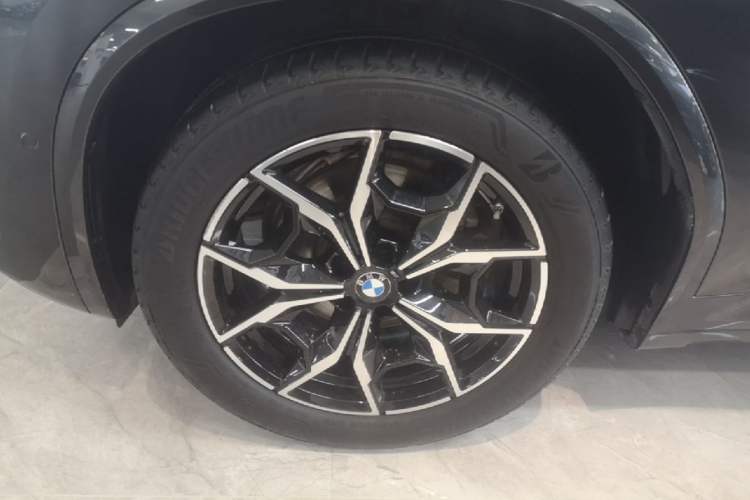 Used BMW X3 2022 xDrive25i M Sport Package Left Front Wheel Hub