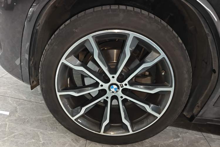 Used BMW X3 2022 xDrive30i Luxury Model M Night Sky Package Left Front Wheel Hub