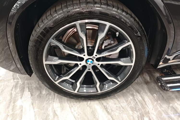Used BMW X3 2022 xDrive30i Luxury Model M Night Sky Package Left Front Wheel Hub