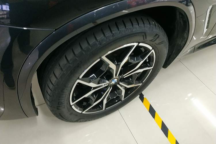 Used BMW X3 2022 Restyled xDrive25i M Sport Package Left Front Wheel Hub