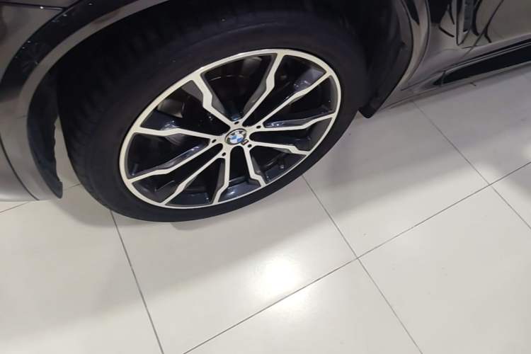 Used BMW X3 2022 Second Facelift xDrive30i Leading Edition M Night Sky Package Left Front Wheel Hub