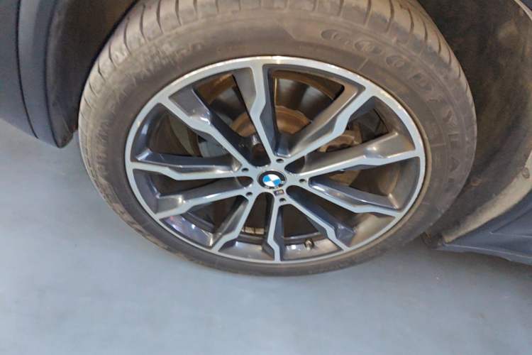 Used BMW X3 2022 xDrive30i Luxury Model M Night Sky Package Left Front Wheel Hub