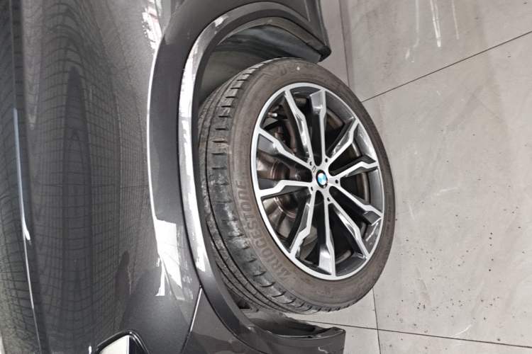 Used BMW X3 2022 Second Facelift xDrive30i Leading Edition M Night Sky Package Left Front Wheel Hub