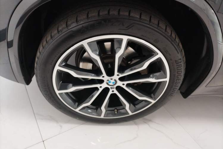 Used BMW X3 2022 xDrive30i Luxury Model M Night Sky Package Left Front Wheel Hub