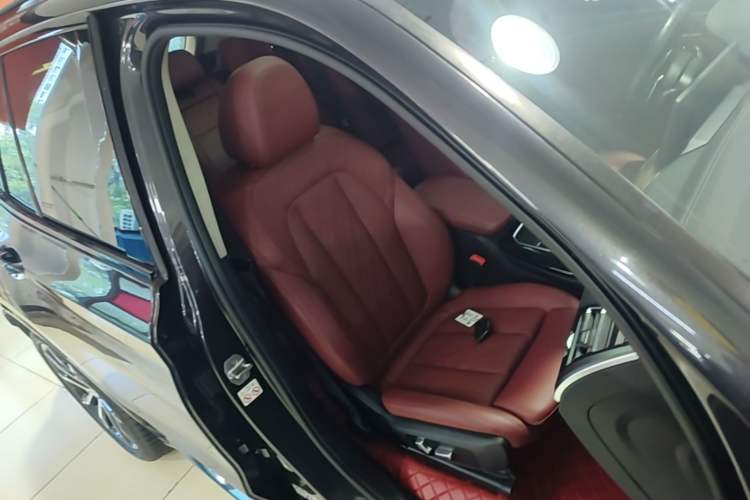 Used BMW X3 2022 Second Facelift xDrive30i Leading Edition M Night Sky Package Right Front Seat