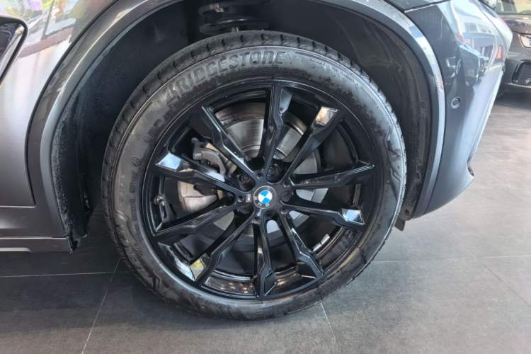 Used BMW X3 2022 xDrive30i Luxury Edition M Night Sky Package Right Front Wheel Hub