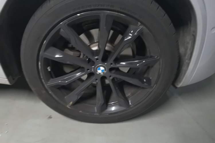 Used BMW X3 2022 Restyled xDrive30i Luxury Edition M Night Sky Package Right Front Wheel Hub