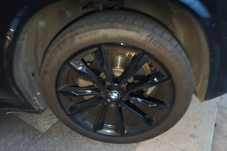 Used BMW X3 2022 Second Facelift xDrive30i Luxury Edition M Night Sky Package Right Front Wheel Hub