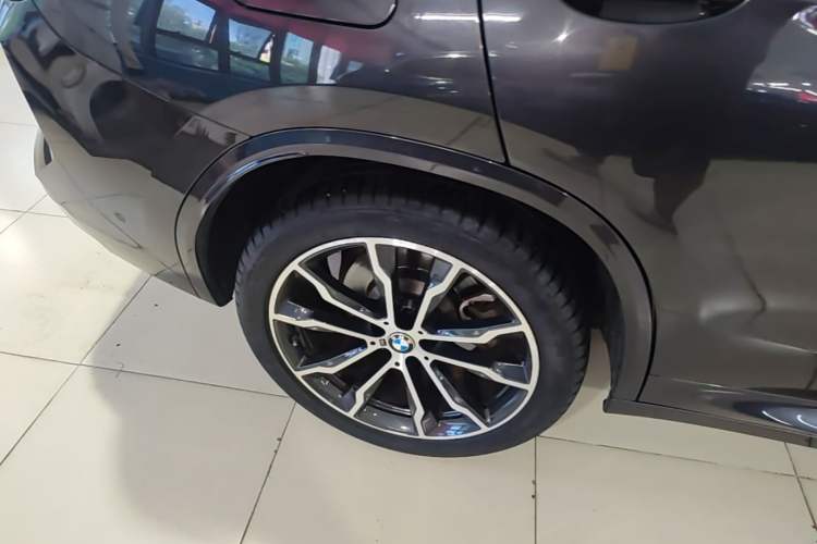 Used BMW X3 2022 Second Facelift xDrive30i Leading Edition M Night Sky Package Right Rear Wheel Hub