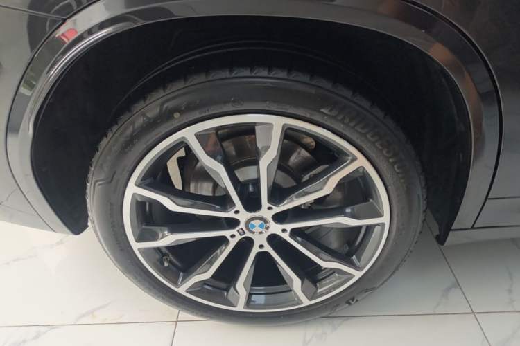 Used BMW X3 2022 Second Facelift xDrive30i Leading Edition M Night Sky Package Right Rear Wheel Hub