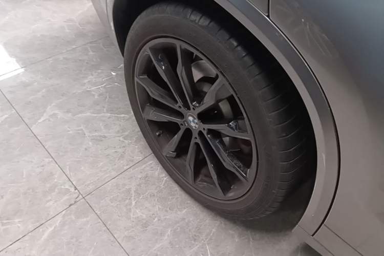 Used BMW X3 2022 Second Facelift xDrive30i Leading Edition M Night Sky Package Right Rear Wheel Hub