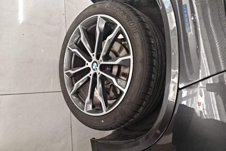 Used BMW X3 2022 Second Facelift xDrive30i Leading Edition M Night Sky Package Right Rear Wheel Hub