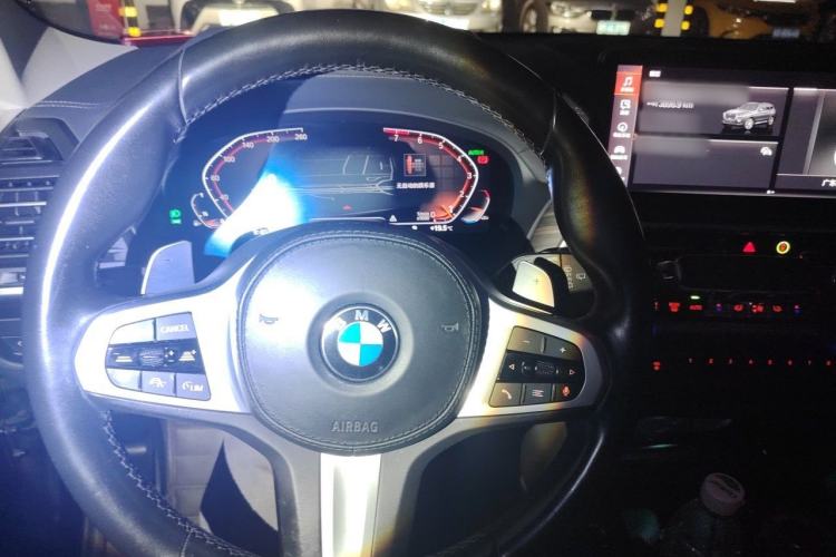 Used BMW X3 2022 Second Facelift xDrive30i Leading Edition M Night Sky Package Steering Wheel