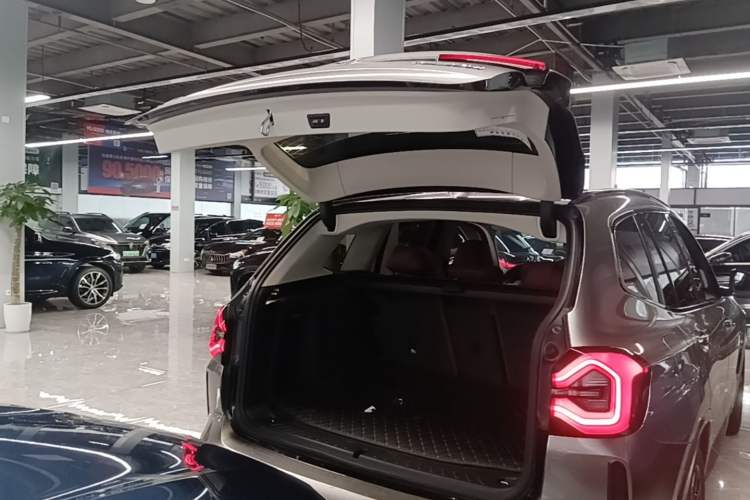 Used BMW X3 2022 Second Facelift xDrive30i Leading Edition M Night Sky Package Trunk
