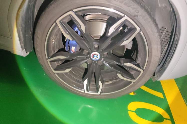 Used BMW X3 2022 M40i Right Front Wheel Hub