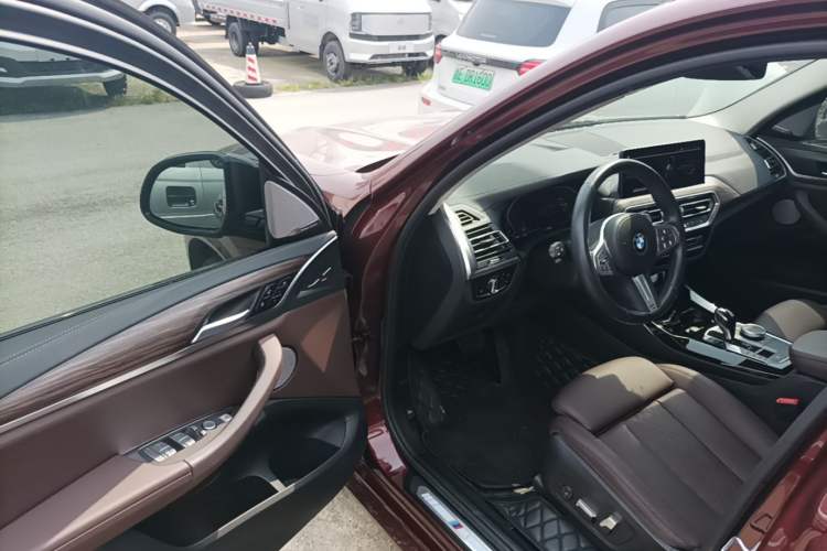 Used BMW X3 2022 Second Facelift xDrive30i Leading Edition M Night Sky Package Driver Seat