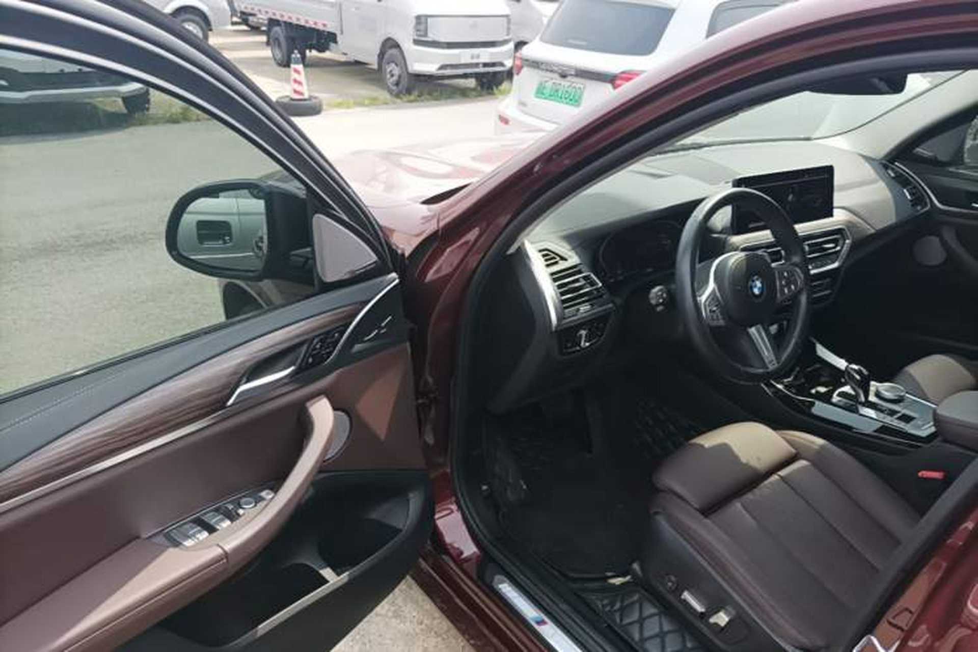 Used BMW X3 2022 Second Facelift xDrive30i Leading Edition M Night Sky Package Driver Seat