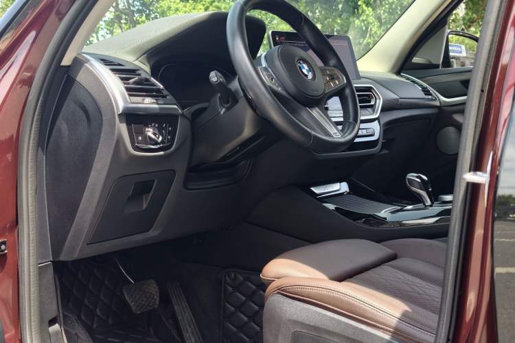 Used BMW X3 2022 Second Facelift xDrive30i Leading Edition M Night Sky Package Left Front Seat