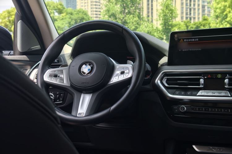 Used BMW X3 2022 Second Facelift xDrive30i Leading Edition M Night Sky Package Steering Wheel