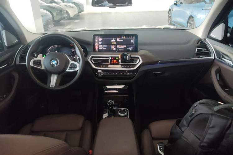 Used BMW X3 2022 xDrive30i Luxury Model M Night Sky Package Center Console