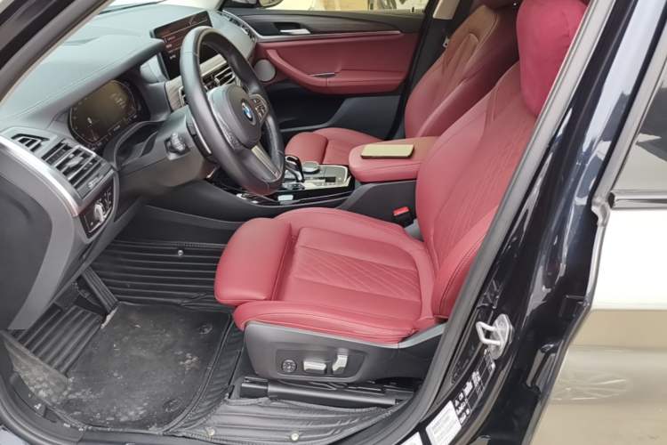 Used BMW X3 2022 Second Facelift xDrive30i Leading Edition M Night Sky Package Left Front Seat