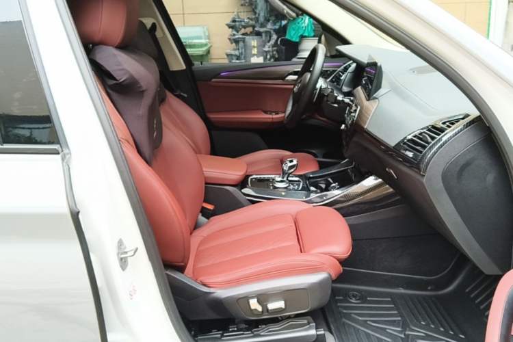 Used BMW X3 2022 Second Facelift xDrive30i Leading Edition M Night Sky Package Right Front Seat