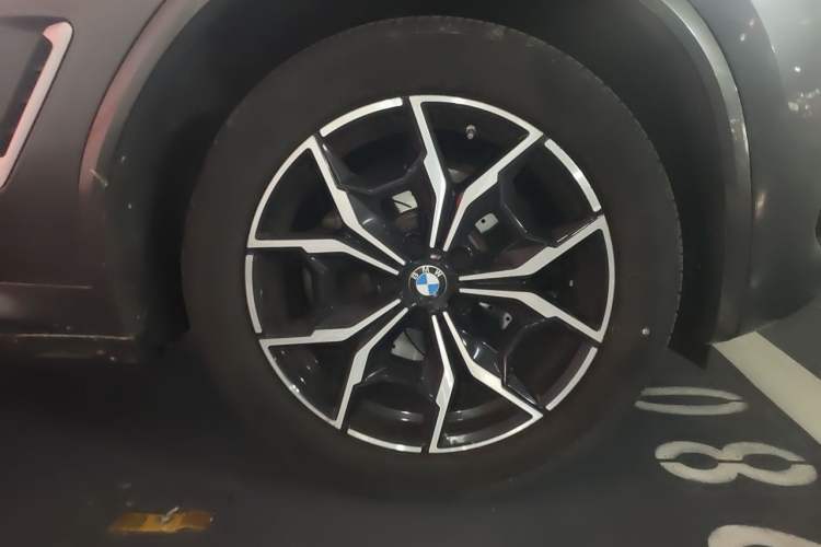 Used BMW X3 2022 xDrive25i M Sport Package Right Front Wheel Hub
