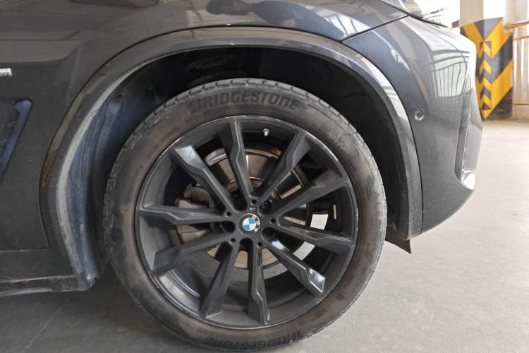 Used BMW X3 2022 xDrive30i Luxury Edition M Night Sky Package Right Front Wheel Hub