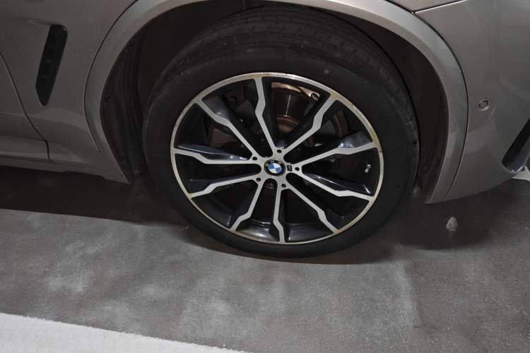 Used BMW X3 2022 Second Facelift xDrive30i Leading Edition M Night Sky Package Right Front Wheel Hub