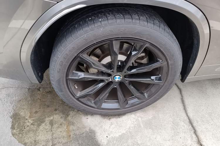 Used BMW X3 2022 Second Facelift xDrive30i Leading Edition M Night Sky Package Right Rear Wheel Hub