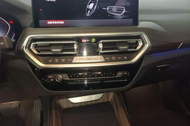 Used BMW X3 2022 Facelift xDrive30i Luxury Edition M Night Edition Package Audio And AC Panel