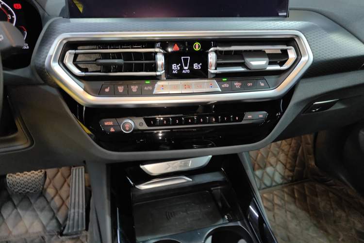 Used BMW X3 2022 xDrive30i Luxury Edition M Night Sky Package Audio And AC Panel