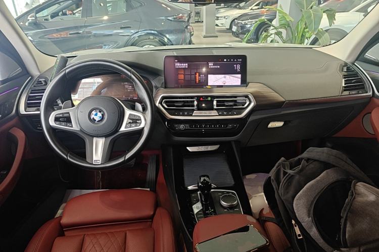 Used BMW X3 2022 xDrive30i Luxury Model M Night Sky Package Center Console