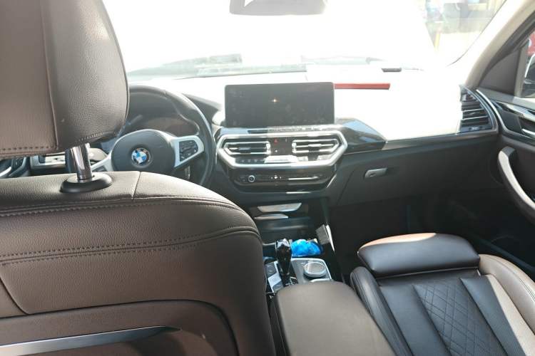 Used BMW X3 2022 xDrive25i M Sport Package Center Console