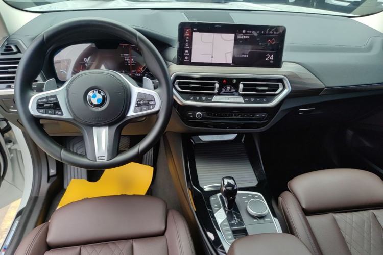 Used BMW X3 2022 xDrive30i Luxury Model M Night Sky Package Center Console