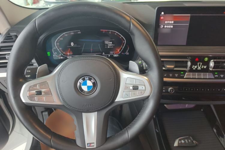 Used BMW X3 2022 Second Facelift xDrive30i Leading Edition M Night Sky Package Center Console