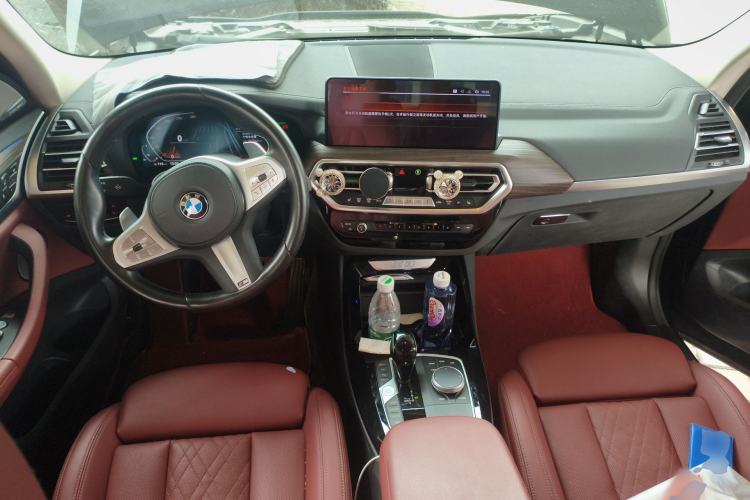 Used BMW X3 2022 Second Facelift xDrive30i Leading Edition M Night Sky Package Center Console