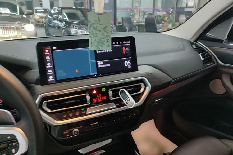 Used BMW X3 2022 Facelift xDrive30i Luxury Edition M Night Edition Package Center Console
