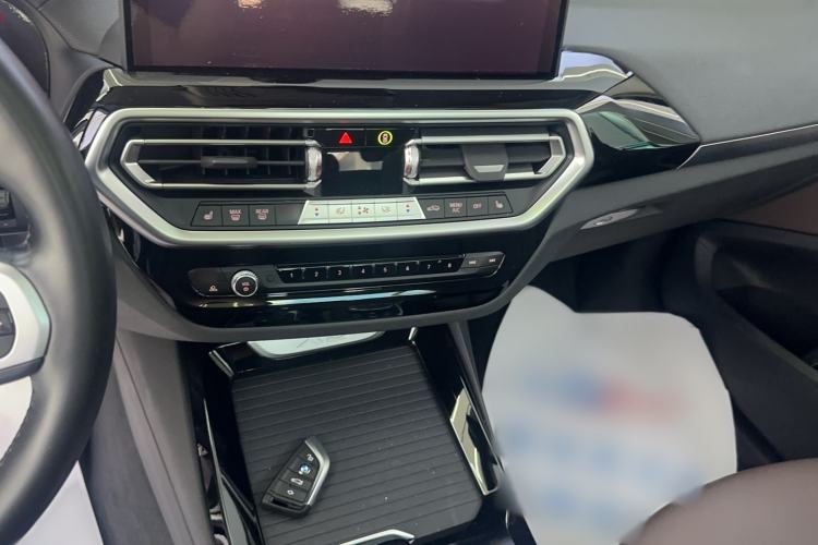 Used BMW X3 2022 xDrive25i M Sport Package Center Console