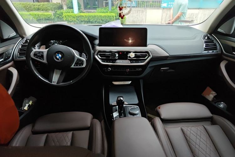 Used BMW X3 2022 xDrive30i Luxury Model M Night Sky Package Center Console