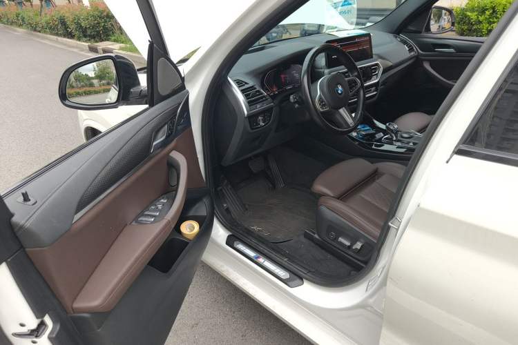 Used BMW X3 2022 Second Facelift xDrive30i Leading Edition M Night Sky Package Driver Seat