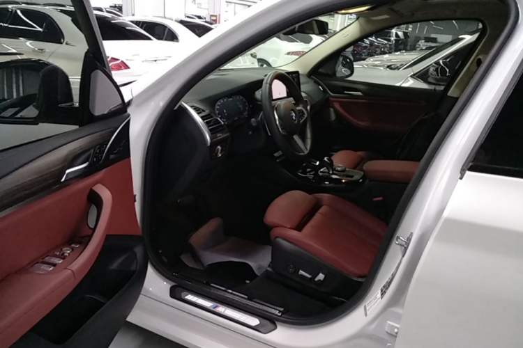 Used BMW X3 2022 Second Facelift xDrive30i Leading Edition M Night Sky Package Driver Seat