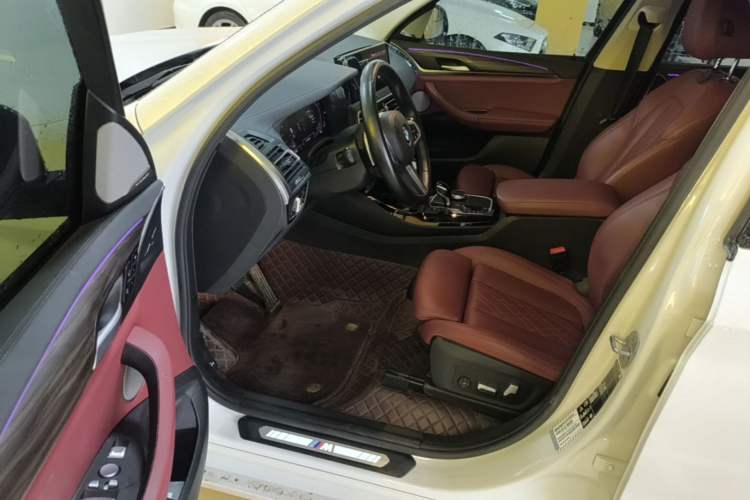Used BMW X3 2022 Second Facelift xDrive30i Leading Edition M Night Sky Package Driver Seat