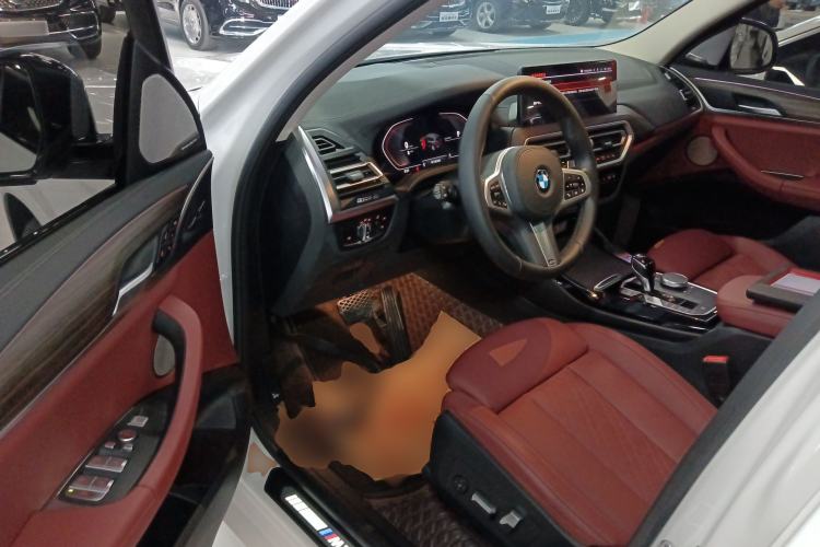 Used BMW X3 2022 Second Facelift xDrive30i Leading Edition M Night Sky Package Driver Seat