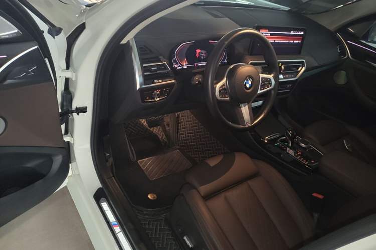 Used BMW X3 2022 Second Facelift xDrive30i Leading Edition M Night Sky Package Driver Seat