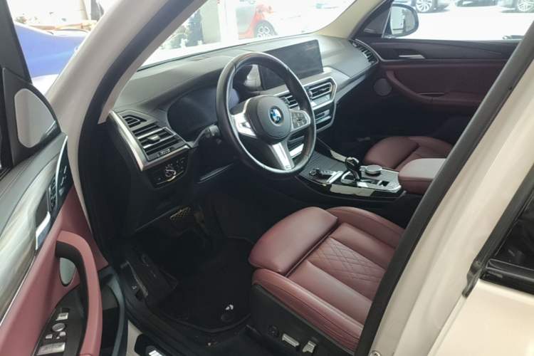 Used BMW X3 2022 Second Facelift xDrive30i Leading Edition M Night Sky Package Driver Seat