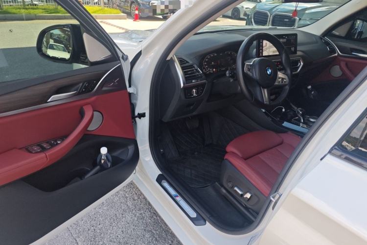 Used BMW X3 2022 Second Facelift xDrive30i Leading Edition M Night Sky Package Driver Seat